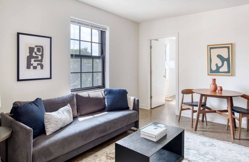 Uptown Apartamento | Airy Uptown 1BR w/ Fire Pits & Indoor Pool, nr Beach, by Blueground