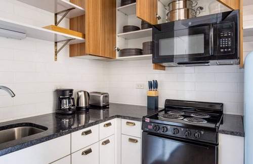 Uptown Apartamento | Airy Uptown 1BR w/ Fire Pits & Indoor Pool, nr Beach, by Blueground