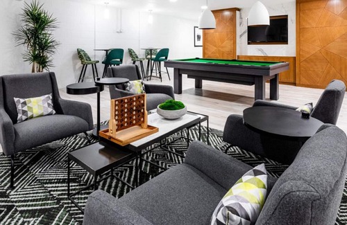 Westchester Apartamento | Airy Westchester 1BR w/ Pool, Gym, BBQ, nr. Venice Beach, by Blueground