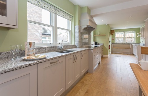 Millhouse Green Cabaña | Aitken House - sleeps 10 guests in 5 bedrooms