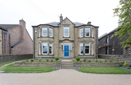 Millhouse Green Cabaña | Aitken House - sleeps 10 guests in 5 bedrooms
