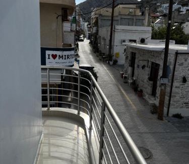Myrtos Apartamento | Aivalis corner