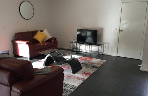 Sale Casa | La casa de AJ. Moderno, abierto y tranquilo.