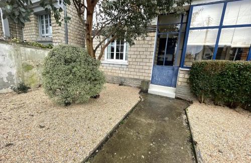 Verte Vallee Apartamento | Ajania, Appt avec parking et petit jardin privé