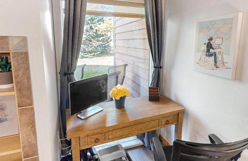 Historic District Casa | AJs Outpost - Ski-In Condo - Fireplace & Hot Tub