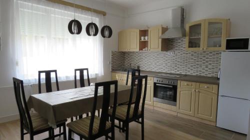 Mako Apartamento | Akácfa Vendégház