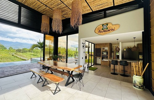 Armenia Casa | Akanachi Luxury Home - Piscina y jacuzzi privado en el eje cafetero colombiano.