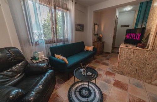 Volos Casa | AKAVA garden house