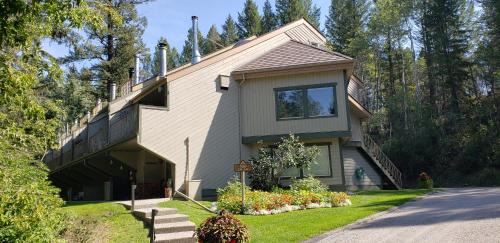 East Kootenay Complejo | Akiskinook Beach Resort - 1 Br Condo - Rec Center - Indoor Pool, Hot Tub, Squash, Basketball Courts