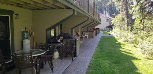 East Kootenay Complejo | Akiskinook Beach Resort - 1 Br Condo - Rec Center - Indoor Pool, Hot Tub, Squash, Basketball Courts