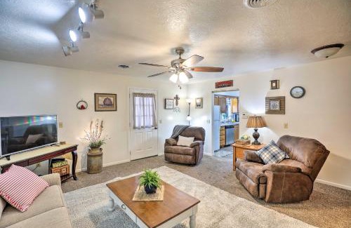 Akron Apartamento | Akron Apartment with Balcony - Hunting Nearby!