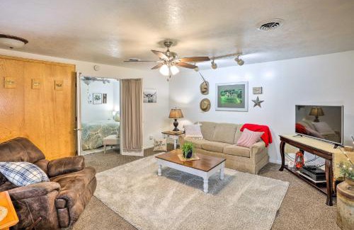 Akron Apartamento | Akron Apartment with Balcony - Hunting Nearby!