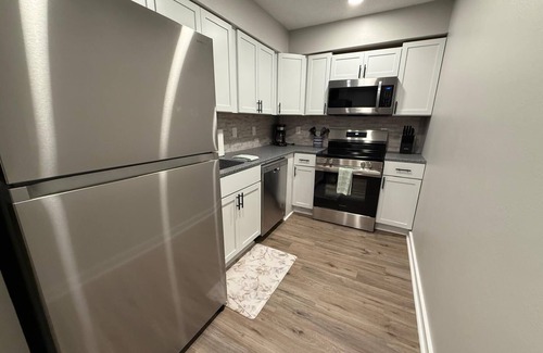 South Central Omaha Apartamento | Aksarben 2 Bedroom-Close to I80