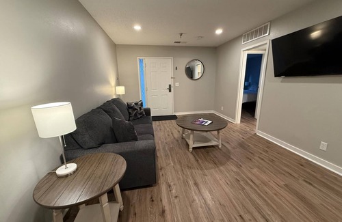 South Central Omaha Apartamento | Aksarben 2 Bedroom-Close to I80