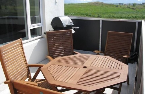 Akureyri Apartamento | Akureyri - hermosa, totalmente equipada con vistas a la montaña