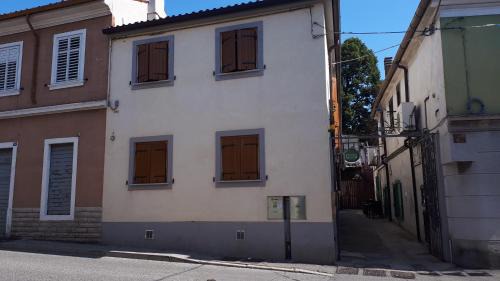 Servola-Chiarbola-Valmaura-Borgo San Sergio Casa | al 106