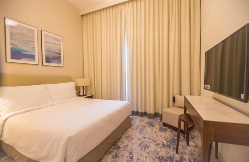 Al Kubus Apartamento | Al Aqah Luxury Apartment w/ Sea Views at Address Residences