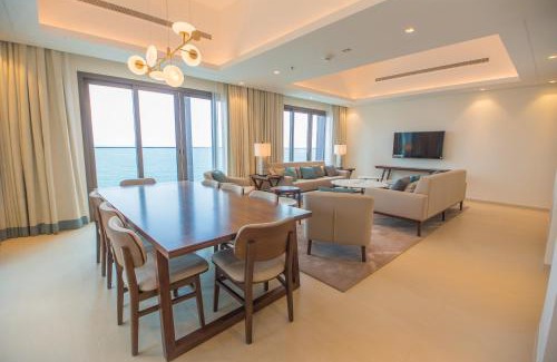 Al Kubus Apartamento | Al Aqah Luxury Apartment w/ Sea Views at Address Residences