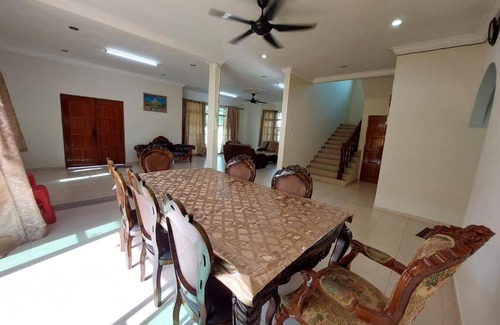 Larut Casa | AL' Indara Bunglow Homestay Taiping