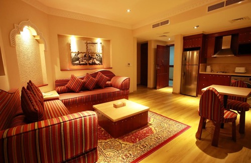Al Muntazah Apartamento | Al Liwan Suites Rawdat Al Khail