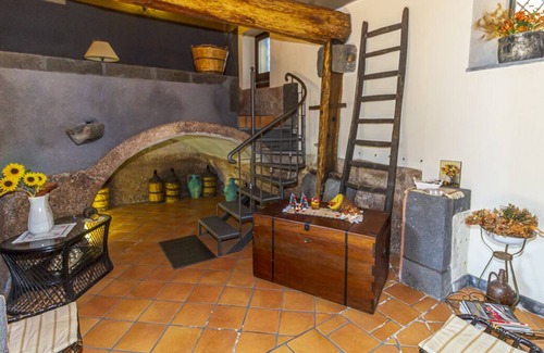 Zafferana Etnea Casa | Al Palmento - ancient Sicilian millstone at the foot of Etna