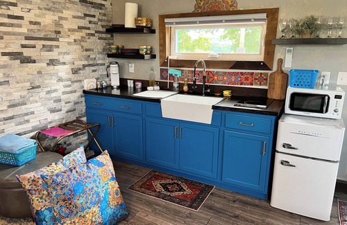 Creola Casa | Aladdin Inspired Fairytale Cabin Hot Tub 3 miles from Hocking Hills State Park