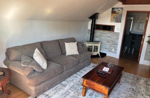 Alameda Apartamento | Alameda 3BR Penthouse 2 blocks to downtown 3 blocks to the beach AC and 2 free parking spaces