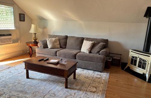 Alameda Apartamento | Alameda 3BR Penthouse 2 blocks to downtown 3 blocks to the beach AC and 2 free parking spaces