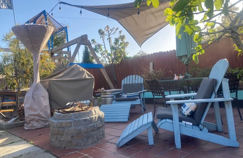 West Alameda Casa | Alameda Bedroom and Bathroom with Private Entrance