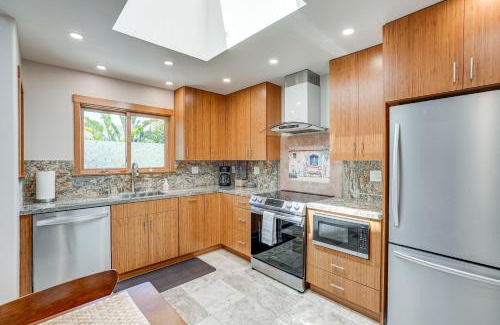 East End Apartamento | Alameda Studio with Patio 3 Mi to Oakland Coliseum!