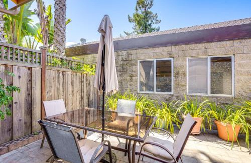 East End Apartamento | Alameda Studio with Patio 3 Mi to Oakland Coliseum!