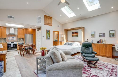 East End Apartamento | Alameda Studio with Patio 3 Mi to Oakland Coliseum!