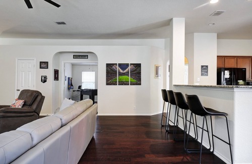 Timberwood Park Casa | Alamo Union - A Birdy Vacation Rental