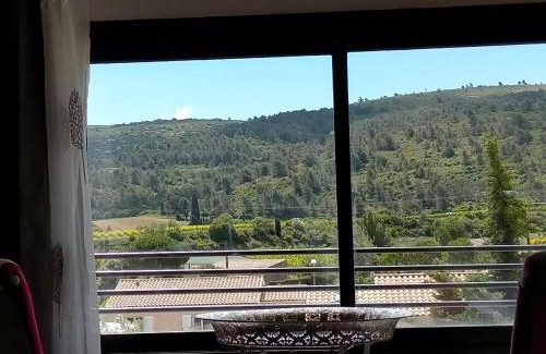 Comigne Casa | Alaric Lodge: gîte champêtre avec parking privé.