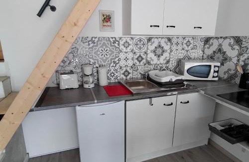 Comigne Casa | Alaric Lodge: gîte champêtre avec parking privé.