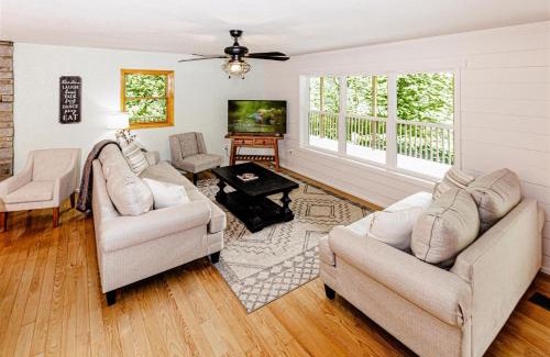 Bryson City Casa | Alarka Creek Farmhouse