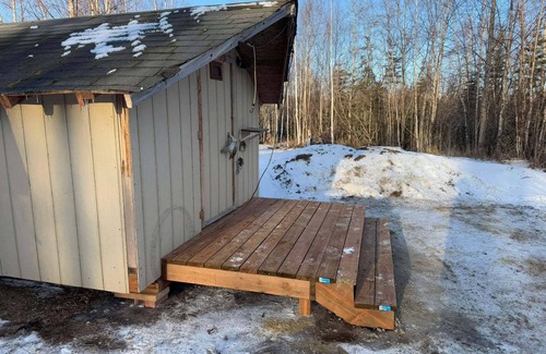 Knik-Fairview Alquiler De RV | Alaska Native Steam Bath w/Power and Water for RV, free wifi
