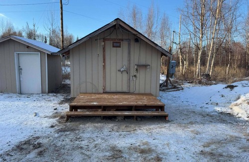Knik-Fairview Alquiler De RV | Alaska Native Steam Bath w/Power and Water for RV, free wifi