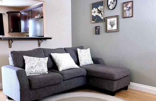 Downtown Anchorage Casa | Alaska Townhouse Getaway: Anchorage Cozy Retreat - Close to Downtown