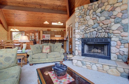 Alyeska Cabina | Alaskan Cabin Escape with Hot Tub!