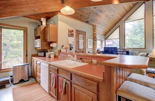 Alyeska Cabina | Alaskan Cabin Escape with Hot Tub!