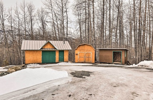 Eagle River Cabaña | Alaskan Mountain Gem With Private Hot Tub & Gym!