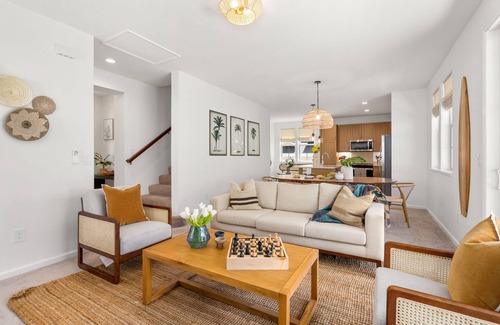 Makaha Valley Casa | Alaula by AvantStay | Gated Security Home w Valley, Ocean Views!