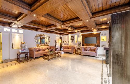 Karol Bagh Hotel | Alaya Stays Hotel Emperor Palms