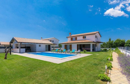 Liznjan Casa | Alba Rossa 106.1