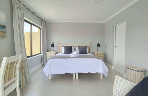 Robberg Beach Apartamento | Alba Tramonto | 3 bed 2 bath - 100m Robberg Beach