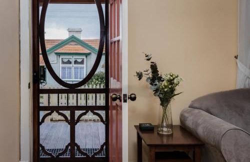 Albany Casa | Albany Historic Cottage by the BnB Collection