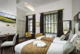 New Town Hotel | Albany Hotel