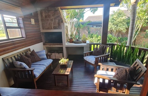 Jeffreys Bay Casa | Albatross log home - 5 min to pristine surfing beaches