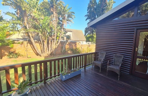 Jeffreys Bay Casa | Albatross log home - 5 min to pristine surfing beaches